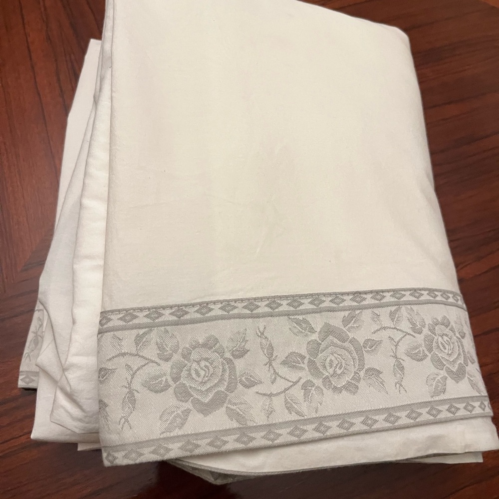 Piubelle Elegant White and Gray border Queen size bed skirt. Firm price